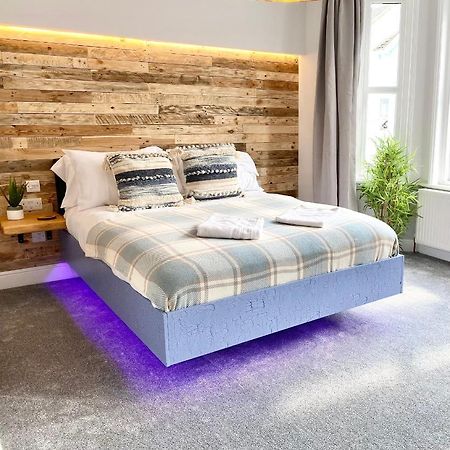 Cloud9 Guest House - By Coastline Retreats - Newly Renovated, Beautiful Ensuite Rooms Near Seafront In Town Centre, Netflix, Superfast Wifi, Communal Kitchen บอร์นมัธ ภายนอก รูปภาพ