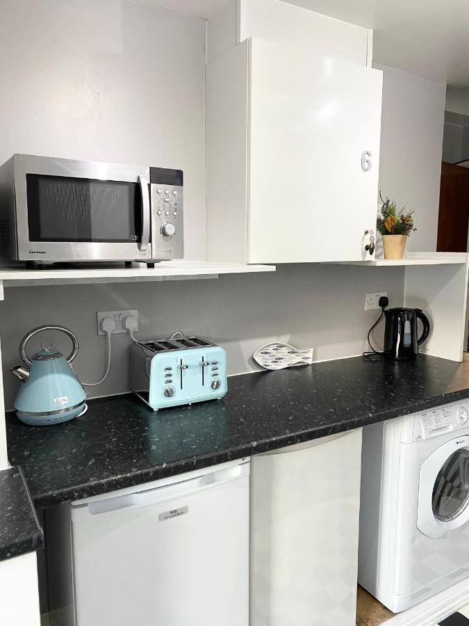 Cloud9 Guest House - By Coastline Retreats - Newly Renovated, Beautiful Ensuite Rooms Near Seafront In Town Centre, Netflix, Superfast Wifi, Communal Kitchen บอร์นมัธ ภายนอก รูปภาพ