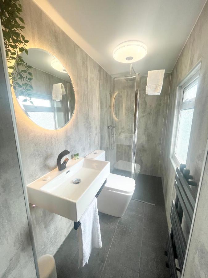 Cloud9 Guest House - By Coastline Retreats - Newly Renovated, Beautiful Ensuite Rooms Near Seafront In Town Centre, Netflix, Superfast Wifi, Communal Kitchen บอร์นมัธ ภายนอก รูปภาพ