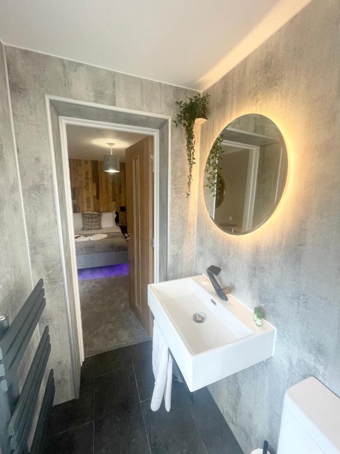 Cloud9 Guest House - By Coastline Retreats - Newly Renovated, Beautiful Ensuite Rooms Near Seafront In Town Centre, Netflix, Superfast Wifi, Communal Kitchen บอร์นมัธ ภายนอก รูปภาพ