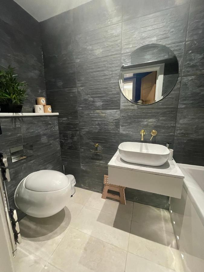 Cloud9 Guest House - By Coastline Retreats - Newly Renovated, Beautiful Ensuite Rooms Near Seafront In Town Centre, Netflix, Superfast Wifi, Communal Kitchen บอร์นมัธ ภายนอก รูปภาพ