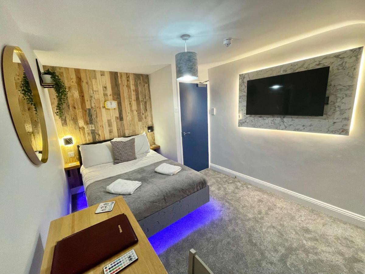 Cloud9 Guest House - By Coastline Retreats - Newly Renovated, Beautiful Ensuite Rooms Near Seafront In Town Centre, Netflix, Superfast Wifi, Communal Kitchen บอร์นมัธ ภายนอก รูปภาพ