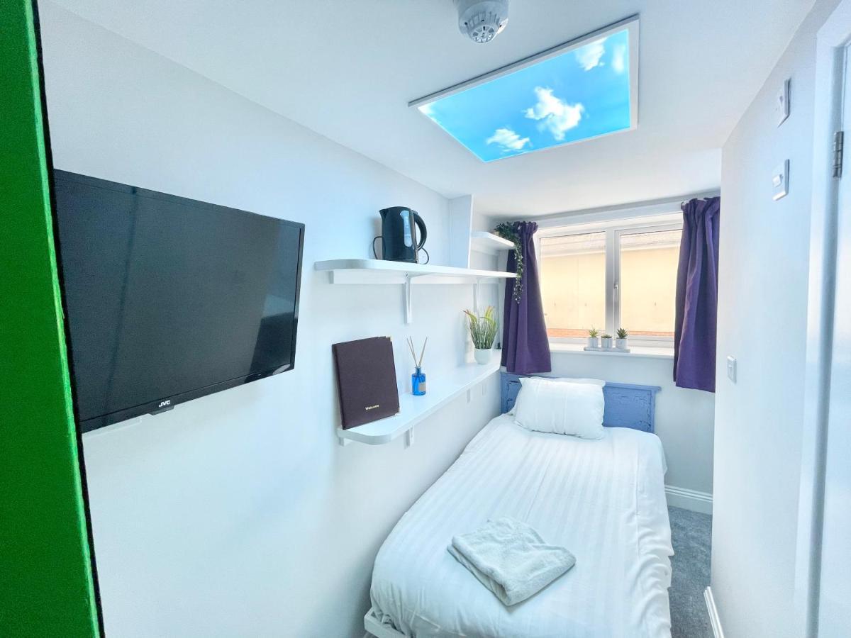 Cloud9 Guest House - By Coastline Retreats - Newly Renovated, Beautiful Ensuite Rooms Near Seafront In Town Centre, Netflix, Superfast Wifi, Communal Kitchen บอร์นมัธ ภายนอก รูปภาพ