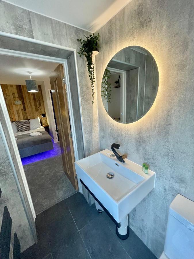 Cloud9 Guest House - By Coastline Retreats - Newly Renovated, Beautiful Ensuite Rooms Near Seafront In Town Centre, Netflix, Superfast Wifi, Communal Kitchen บอร์นมัธ ภายนอก รูปภาพ
